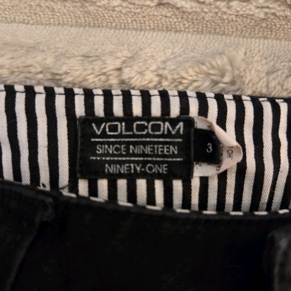 Volcom Juniors Black Casual Shorts Size 3 Skater Surf Chino Pocketed Y2k - Picture 2 of 7